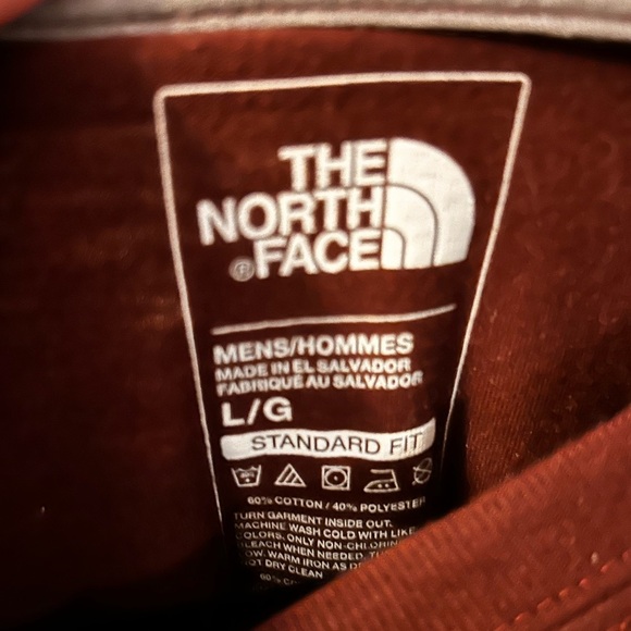 North Face Men’s Large relax fit burgundy t-shirt - Picture 3 of 6